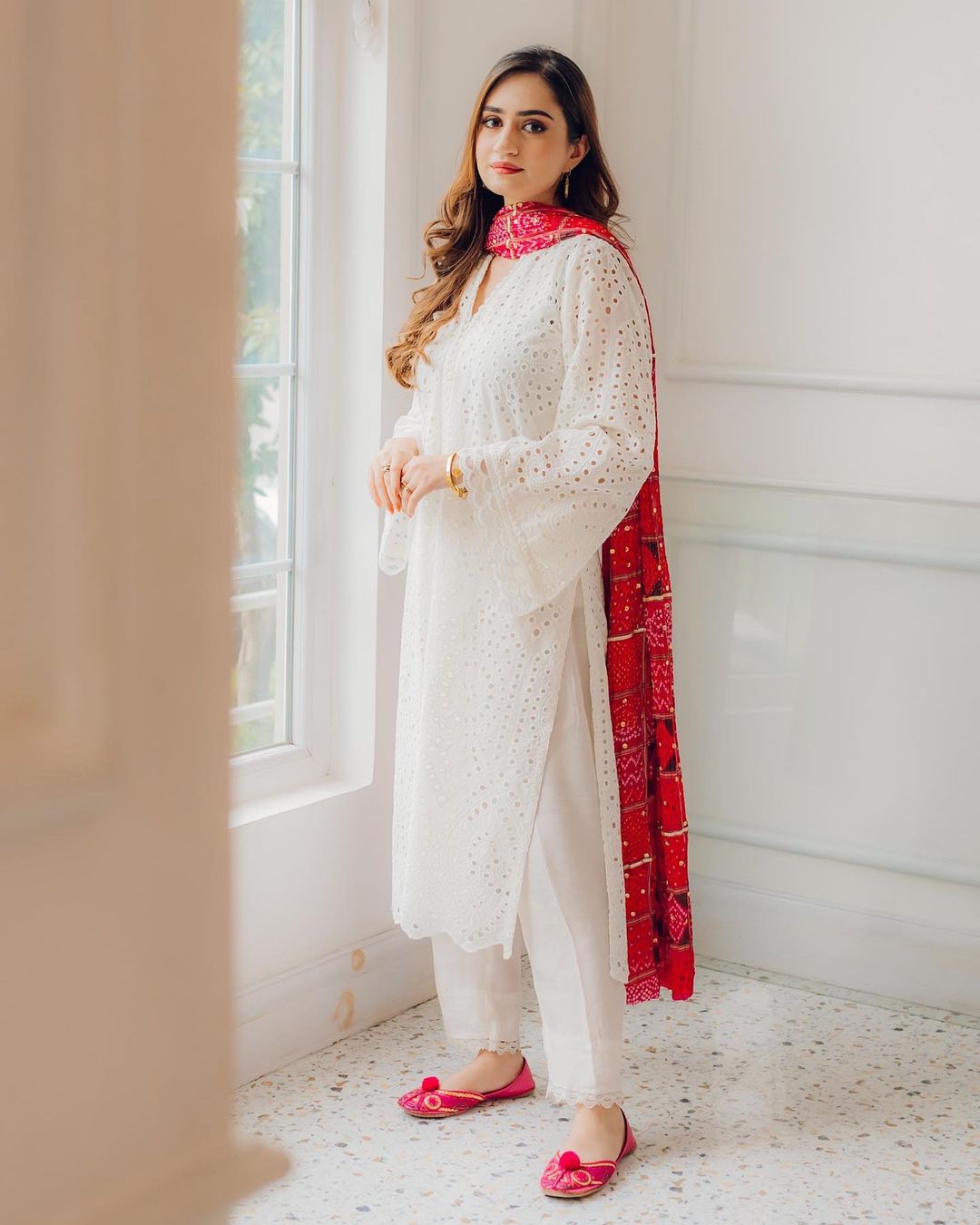 White Suit With Bandhani Dupatta Bandhani Dupatta White Dress With