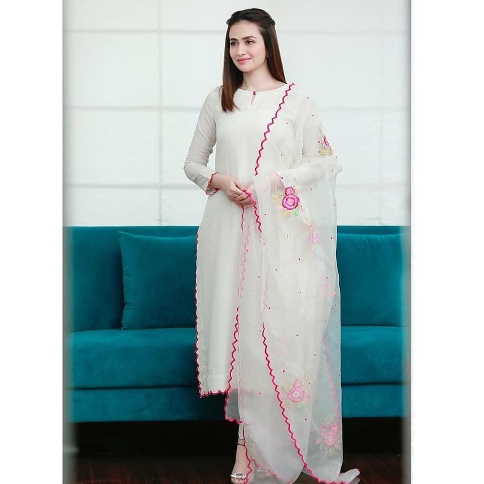 White Georgette Thread Work Salwar Suits With Dupatta – Surtisilk